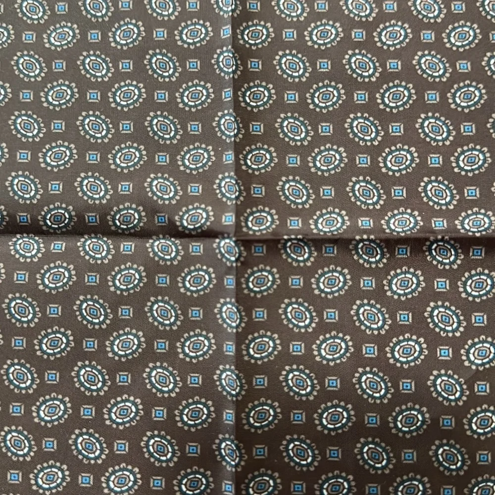 2 Men’s Pocket Squares with patterns. Beautiful with any suit. - Picture 3 of 3